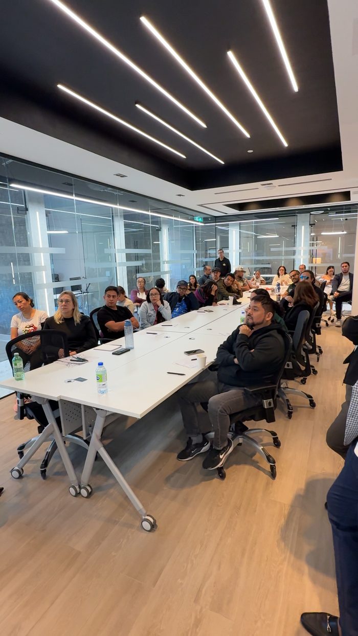 Asistentes al seminario De Inquilino a Propietario en una sala de juntas